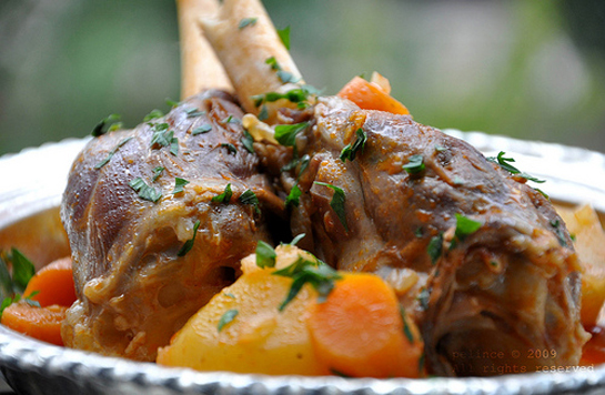 Fırında Kuzu İncik Tarifi ve Malzemeleri