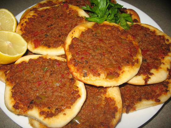 Fırında Lahmacun Tarifi ve Malzemeleri